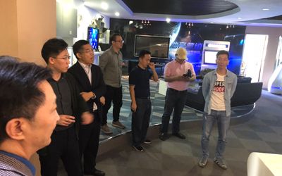 炫之風(fēng)文化創(chuàng)意有限公司總經(jīng)理邢海洲、副總經(jīng)理何吉祥進(jìn)行熱情接待