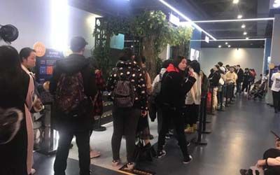 南昌VR虛擬現實體驗館開業大排長龍